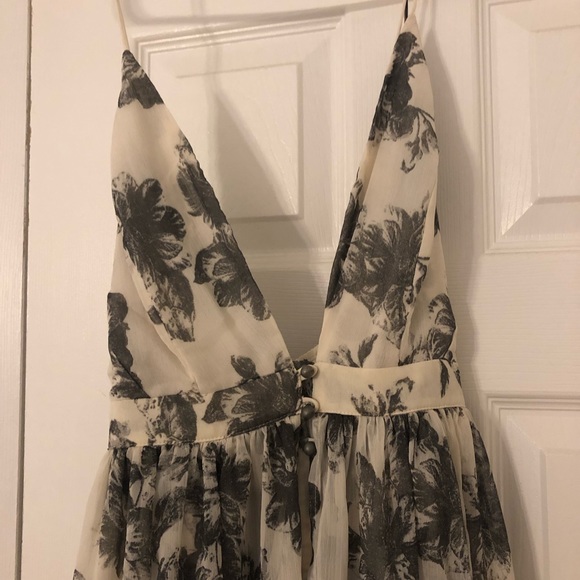 NWT Urban Outfitters size small romper - Picture 3 of 5